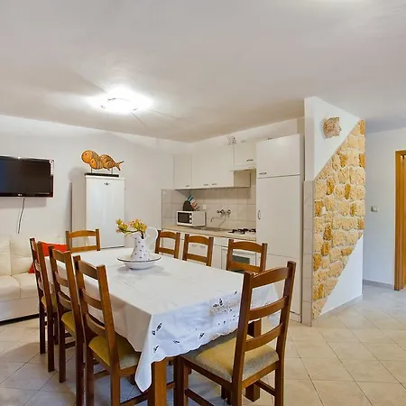 Ferina Apartament Poljana (Ugljan)